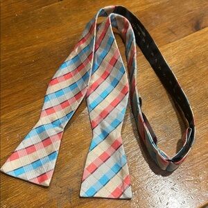 The Tie Bar Plaid Bow Tie